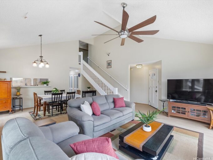 1549 Kanapuu Drive Kailua - sold by Tiffani Stanger